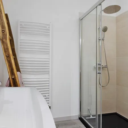 Le Clos Des Pres Piscine Et Prázdninový dům Chaille-sous-les-Ormeaux